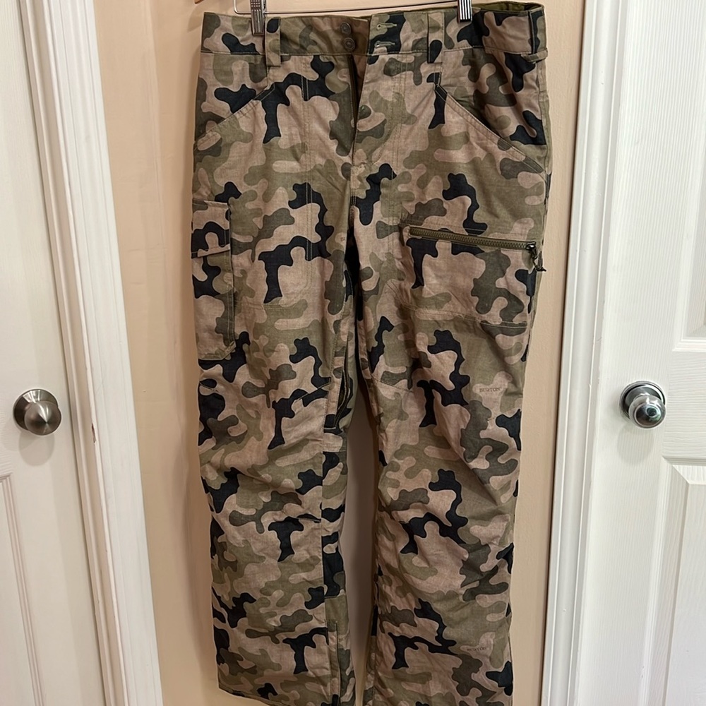 (18) Burton Snowpants